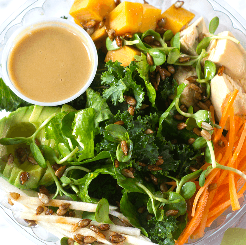 BOWL ZEN CON POLLO , SEMILLAS CROCANTES Y VINAGRETA DE AJONJOLI
