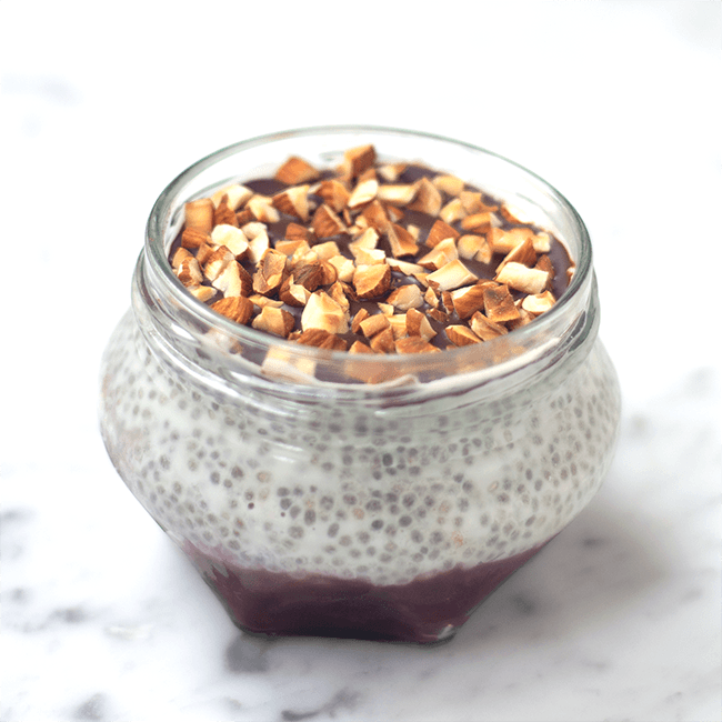 PUDDING DE CHIA DE ALMENDRA Y FRUTOS ROJOS